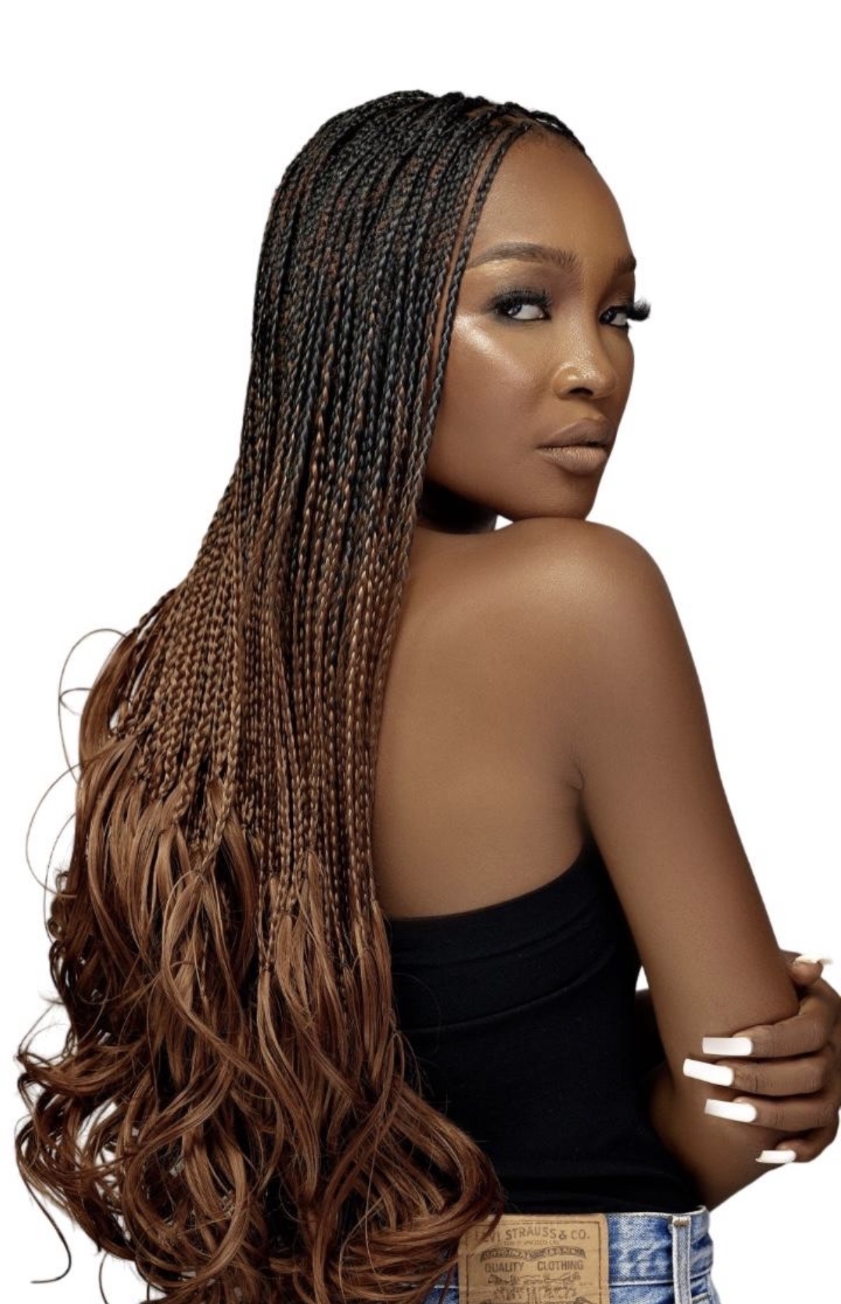 Modèle portant des braids French Curl